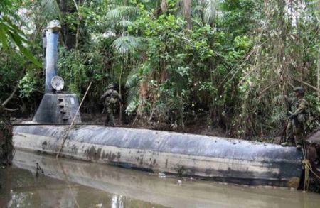 Самодельная подводная лодка колумбийской наркомафии (8 фото)